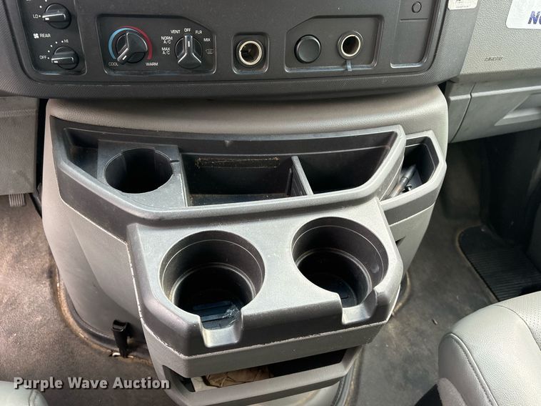 image for item OB9653 2010 Ford E350 Super Duty handicap accessible van