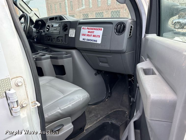 image for item OB9653 2010 Ford E350 Super Duty handicap accessible van