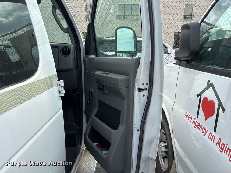 image for item OB9653 2010 Ford E350 Super Duty handicap accessible van