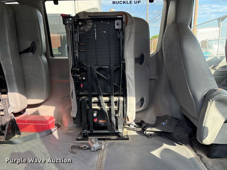 image for item OB9653 2010 Ford E350 Super Duty handicap accessible van