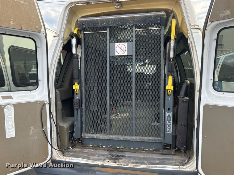 image for item OB9653 2010 Ford E350 Super Duty handicap accessible van