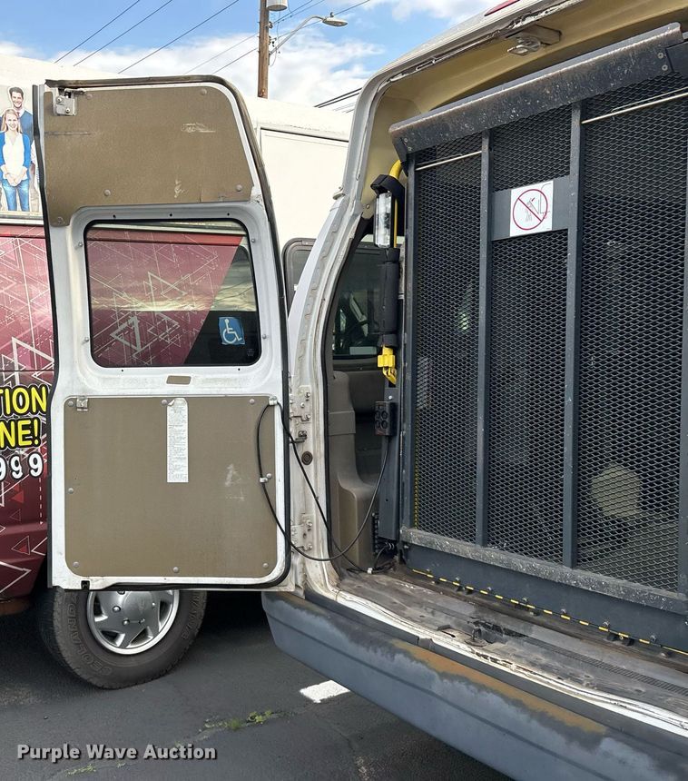 image for item OB9653 2010 Ford E350 Super Duty handicap accessible van