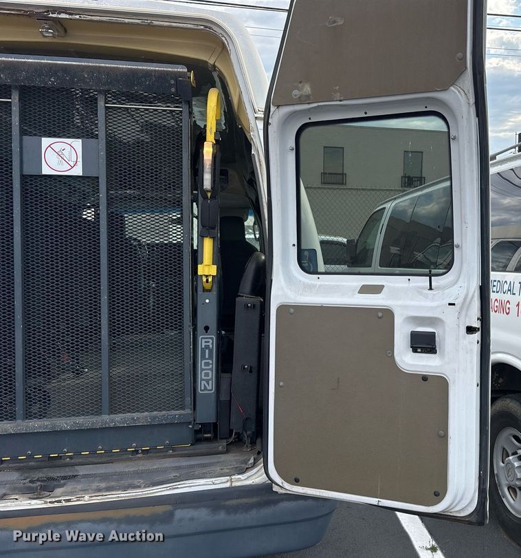 image for item OB9653 2010 Ford E350 Super Duty handicap accessible van