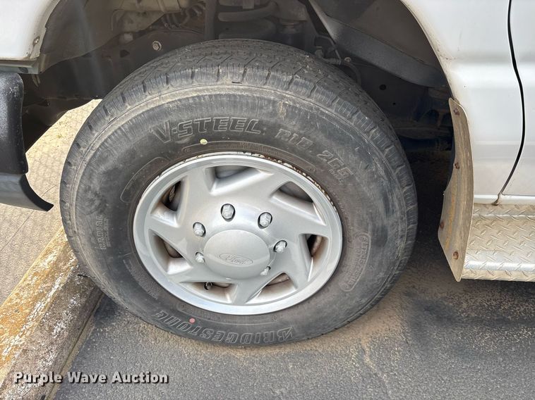 image for item OB9653 2010 Ford E350 Super Duty handicap accessible van