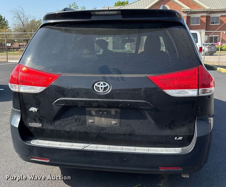 image for item OB9655 2014 Toyota Sienna LE van