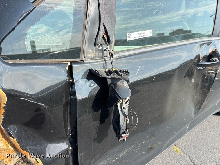 image for item OB9655 2014 Toyota Sienna LE van