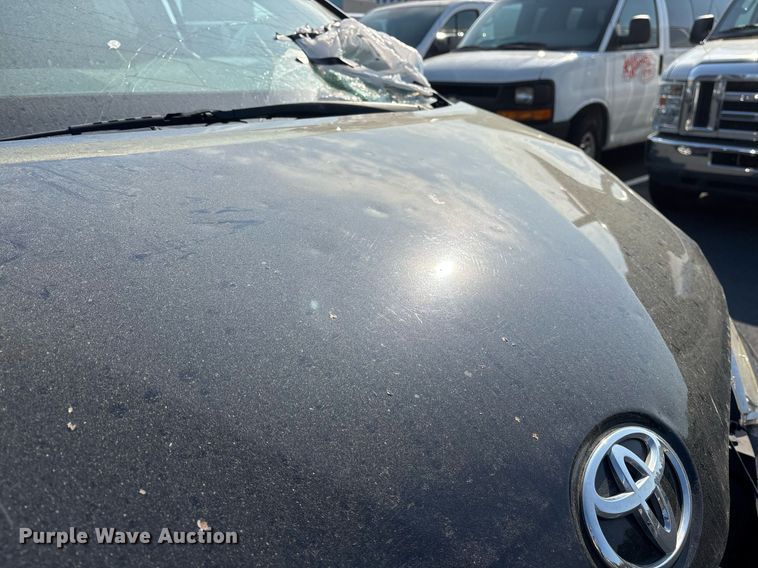 image for item OB9655 2014 Toyota Sienna LE van