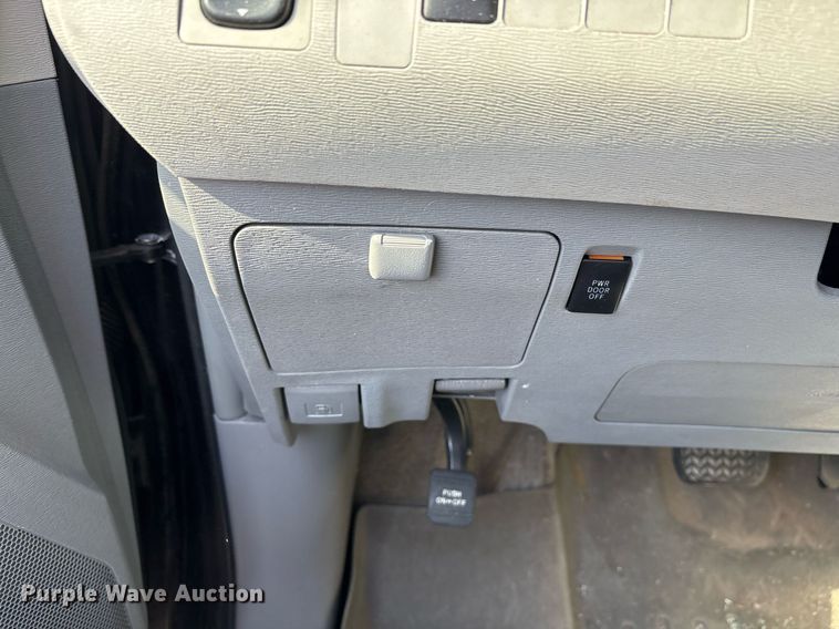 image for item OB9655 2014 Toyota Sienna LE van