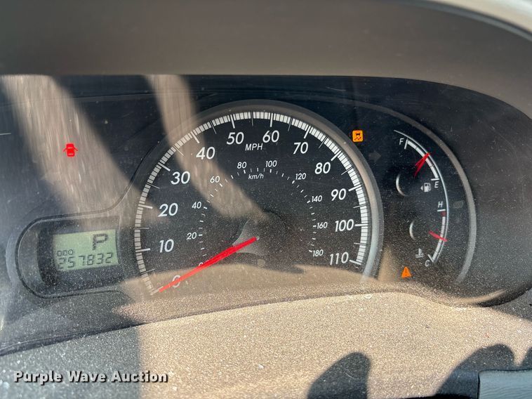 image for item OB9655 2014 Toyota Sienna LE van