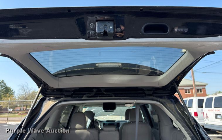 image for item OB9655 2014 Toyota Sienna LE van