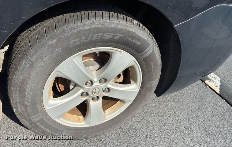 image for item OB9655 2014 Toyota Sienna LE van