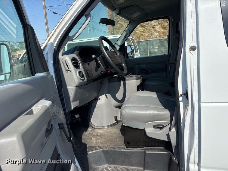 image for item OB9656 2014 Ford E350 Super Duty van