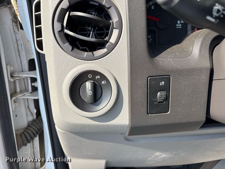 image for item OB9656 2014 Ford E350 Super Duty van