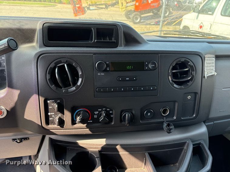 image for item OB9656 2014 Ford E350 Super Duty van