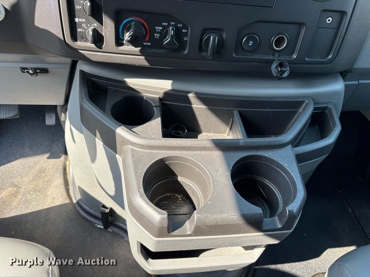 image for item OB9656 2014 Ford E350 Super Duty van