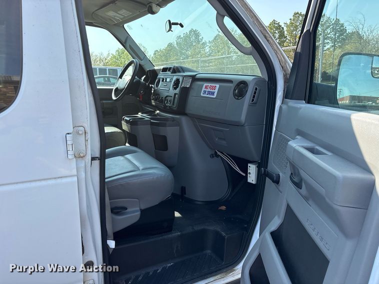 image for item OB9656 2014 Ford E350 Super Duty van