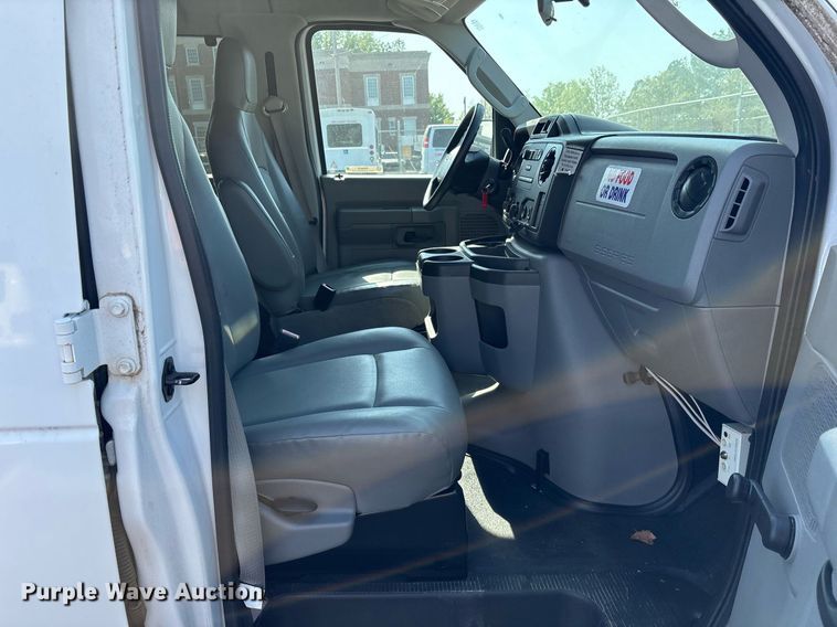 image for item OB9656 2014 Ford E350 Super Duty van