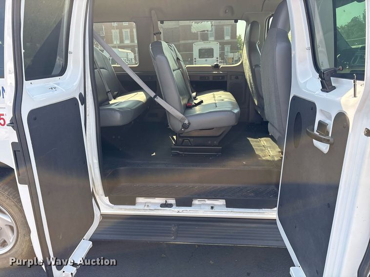 image for item OB9656 2014 Ford E350 Super Duty van