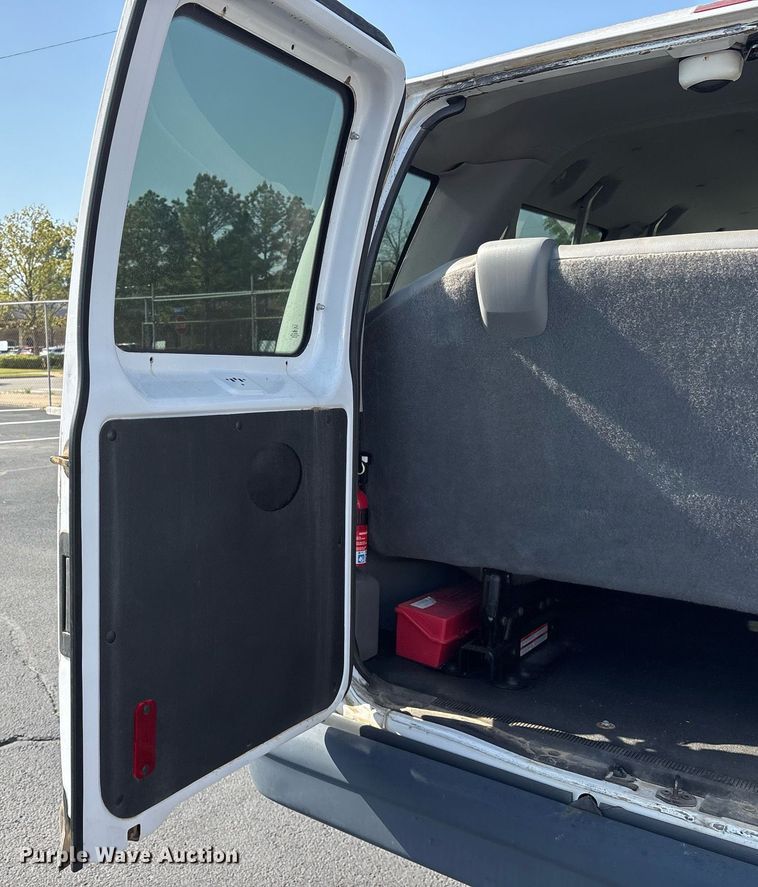 image for item OB9656 2014 Ford E350 Super Duty van