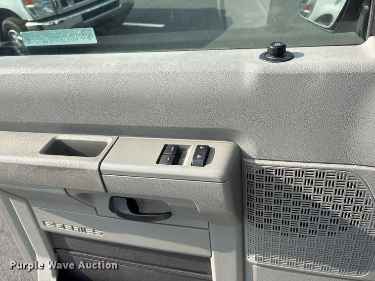 image for item OB9657 2013 Ford E350 Super Duty van