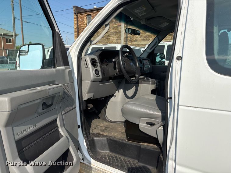 image for item OB9657 2013 Ford E350 Super Duty van