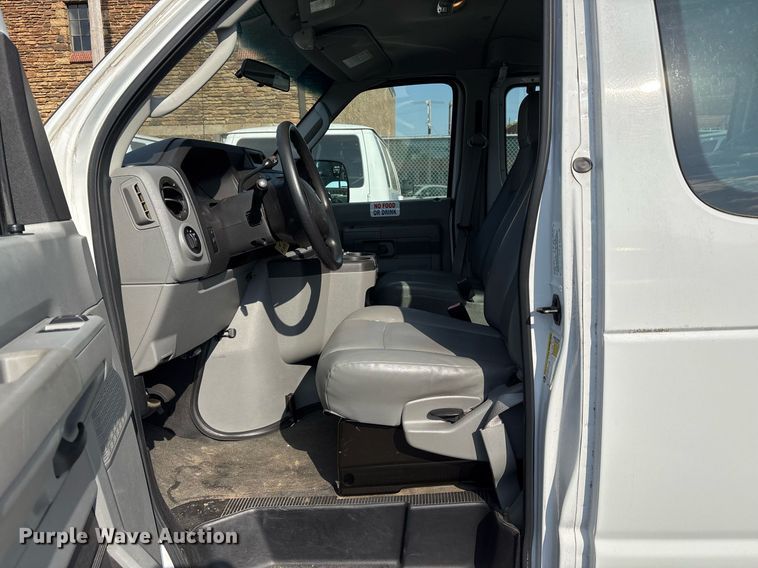 image for item OB9657 2013 Ford E350 Super Duty van