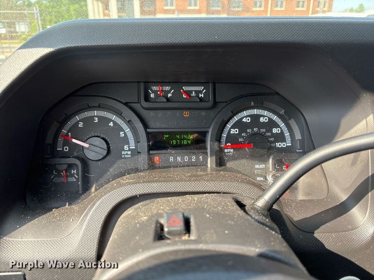 image for item OB9657 2013 Ford E350 Super Duty van