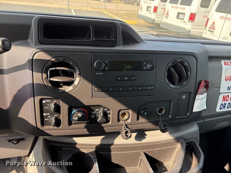 image for item OB9657 2013 Ford E350 Super Duty van