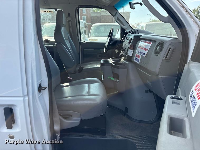 image for item OB9657 2013 Ford E350 Super Duty van