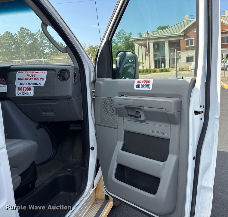 image for item OB9657 2013 Ford E350 Super Duty van