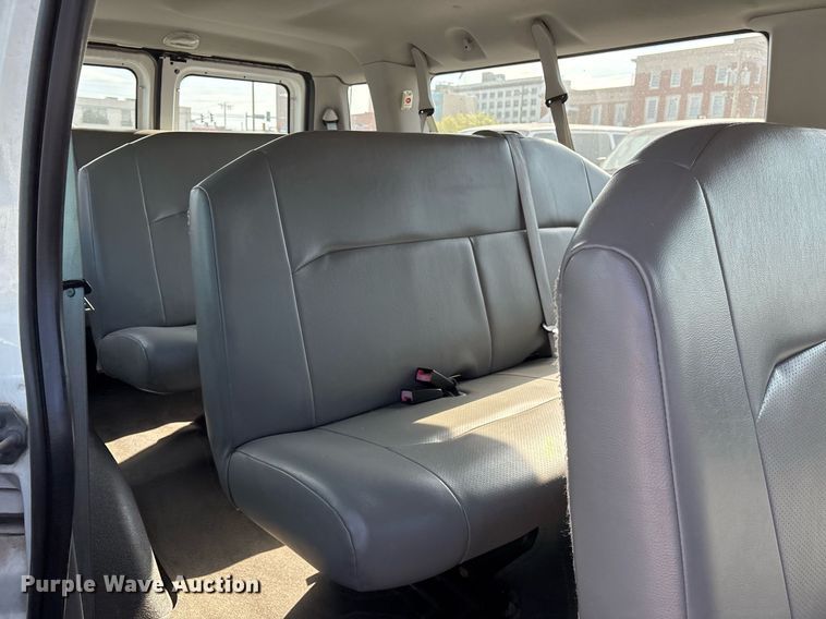 image for item OB9657 2013 Ford E350 Super Duty van