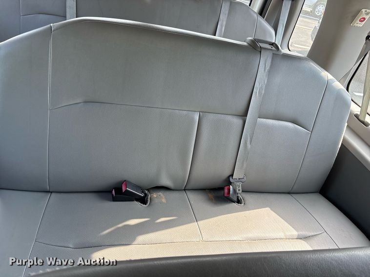 image for item OB9657 2013 Ford E350 Super Duty van