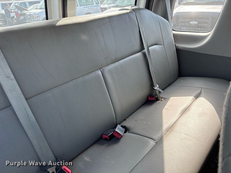 image for item OB9657 2013 Ford E350 Super Duty van