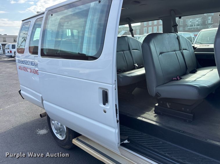 image for item OB9657 2013 Ford E350 Super Duty van