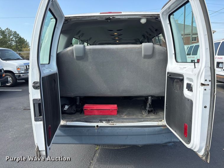 image for item OB9657 2013 Ford E350 Super Duty van