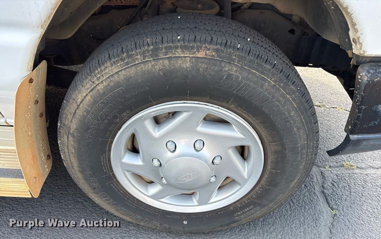 image for item OB9657 2013 Ford E350 Super Duty van