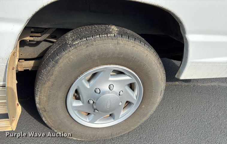 image for item OB9657 2013 Ford E350 Super Duty van