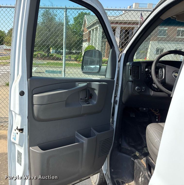 image for item OB9658 2014 Chevrolet Express G3500 van