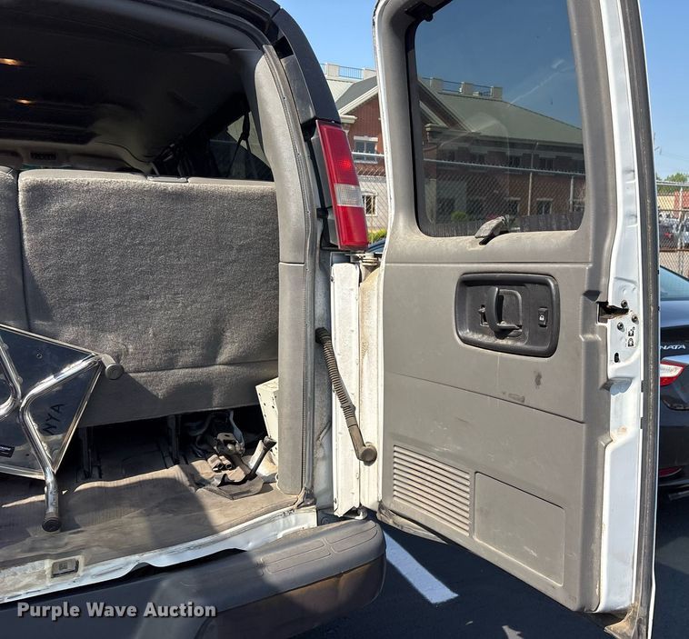 image for item OB9658 2014 Chevrolet Express G3500 van