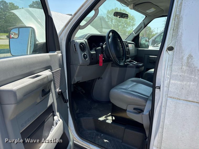 image for item OB9659 2013 Ford E350 Super Duty van