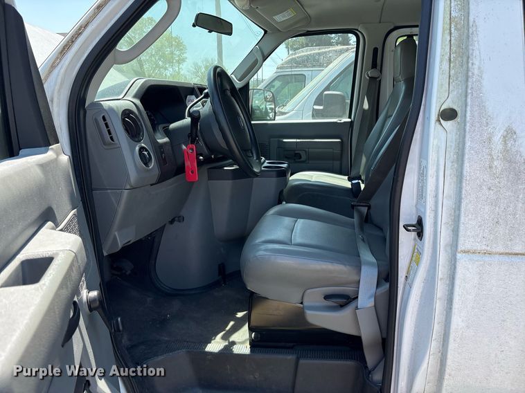 image for item OB9659 2013 Ford E350 Super Duty van