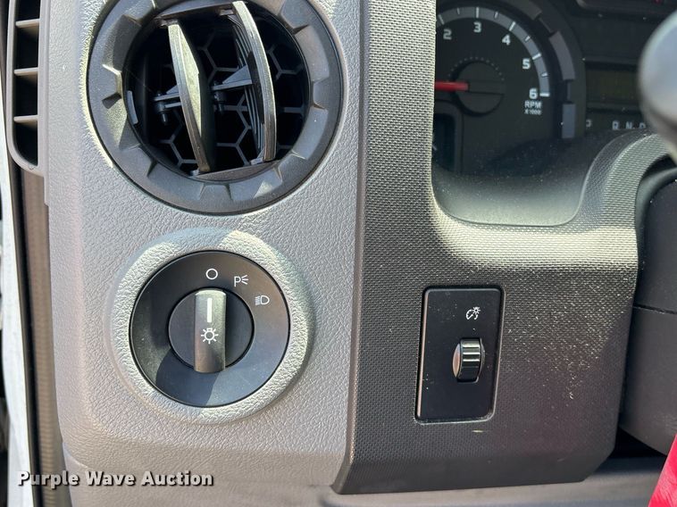 image for item OB9659 2013 Ford E350 Super Duty van