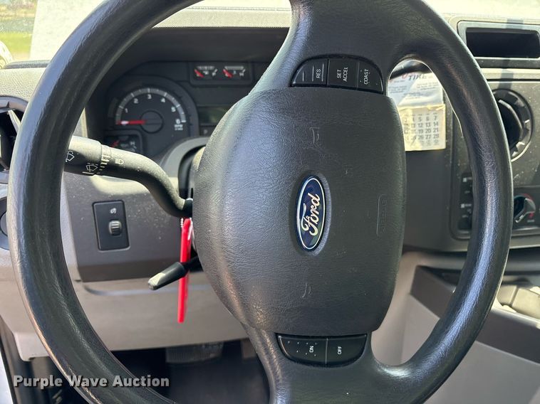 image for item OB9659 2013 Ford E350 Super Duty van