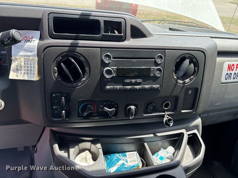 image for item OB9659 2013 Ford E350 Super Duty van