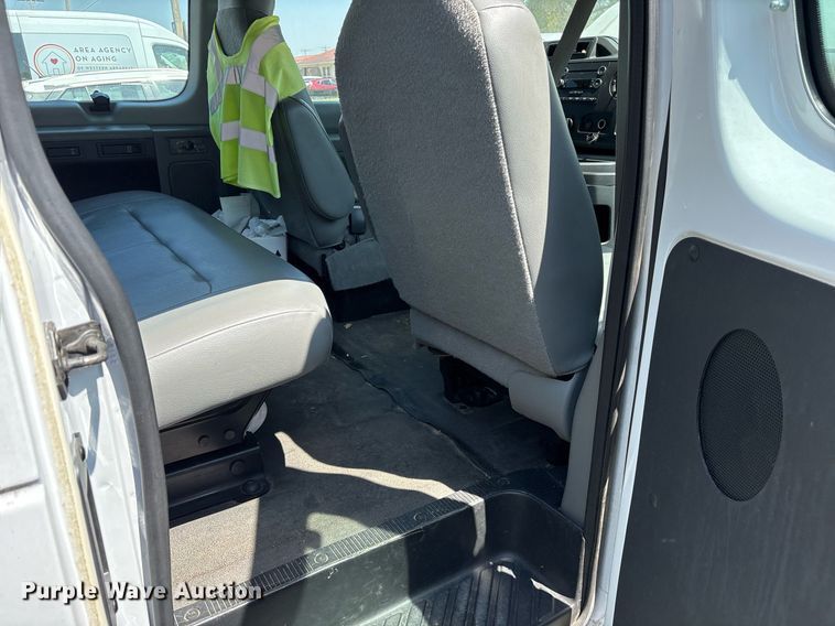 image for item OB9659 2013 Ford E350 Super Duty van