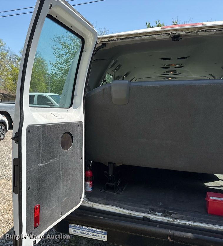 image for item OB9659 2013 Ford E350 Super Duty van