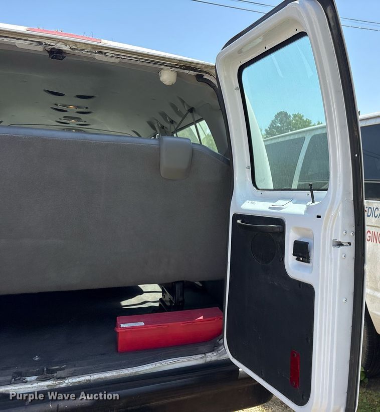 image for item OB9659 2013 Ford E350 Super Duty van