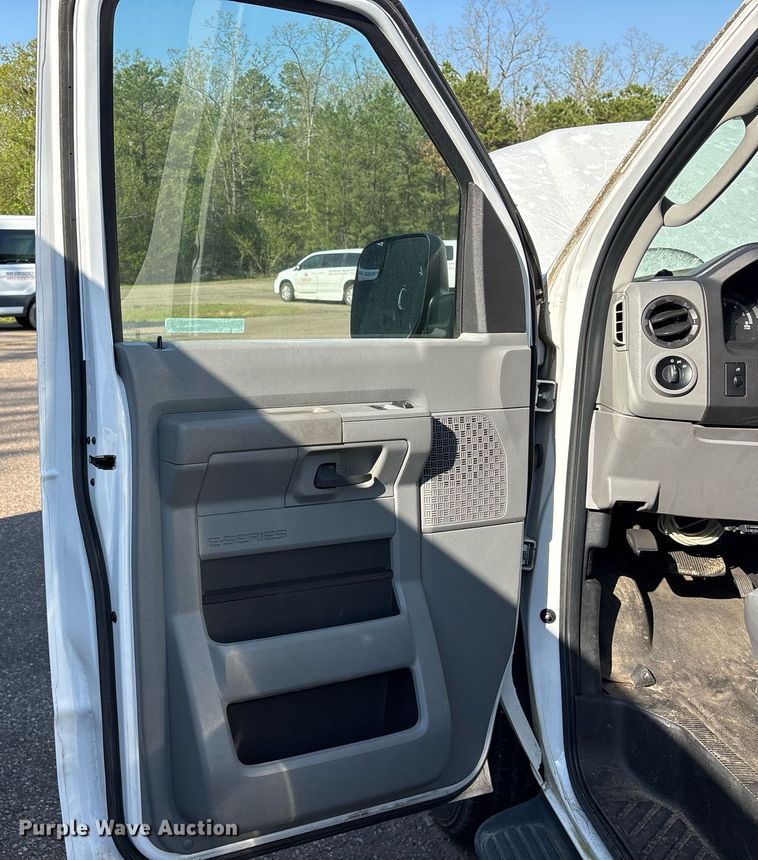 image for item OB9663 2014 Ford E350 Super Duty XL van