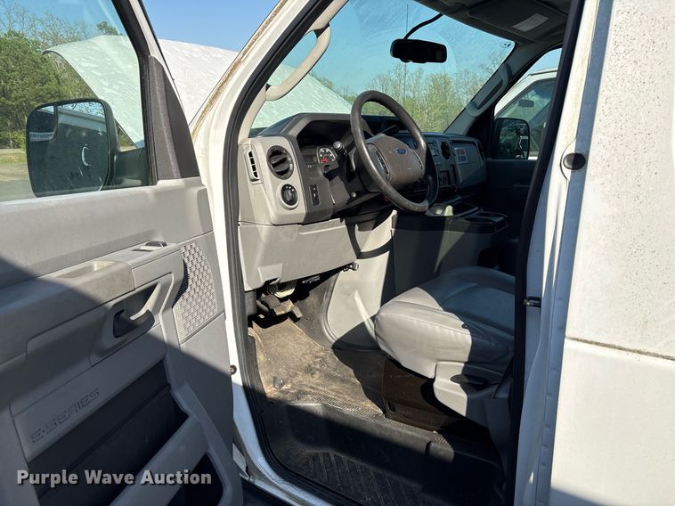 image for item OB9663 2014 Ford E350 Super Duty XL van