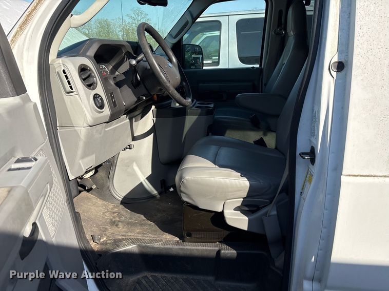 image for item OB9663 2014 Ford E350 Super Duty XL van